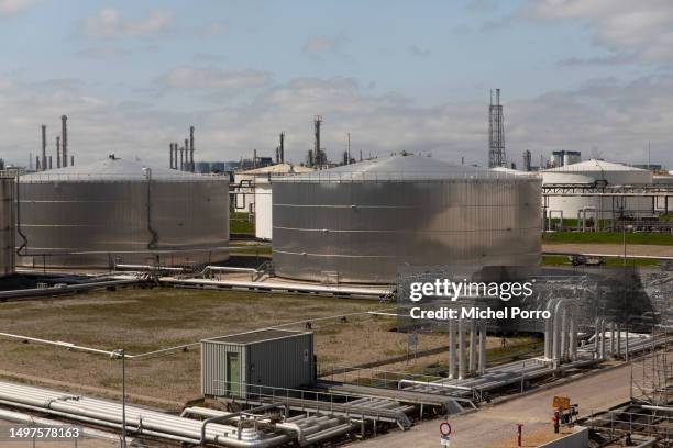 Shell Tank Tower 1.656 Shell Tanks Stock Photos, High-Res Pictures, and Images - Getty ...