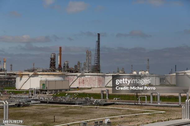 1,617 Shell Refinery Stock Photos, High-Res Pictures, and Images ...