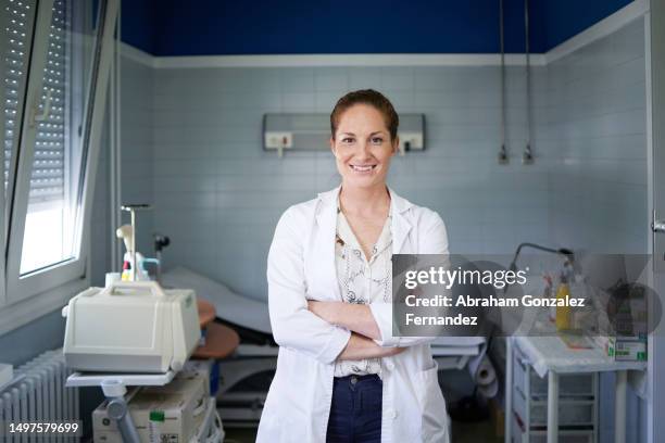 portrait of a friendly female doctor in the hospital - clean suit stock pictures, royalty-free photos & images
