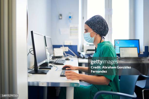 Doctor Using A Computer 35 Typography Photos and Premium High Res Pictures - Getty Images