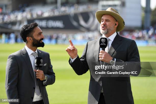 Commentator and India cricket player Dinesh Karthik and Former Australian cricketer Matthew Hayden talk during day five of the ICC World Test...