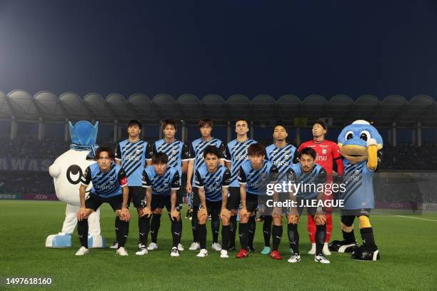 Kawasaki Frontale players line up for the team photos prior to during the J.LEAGUE Meiji Yasuda J1 17th Sec. Match between Kawasaki Frontale and...