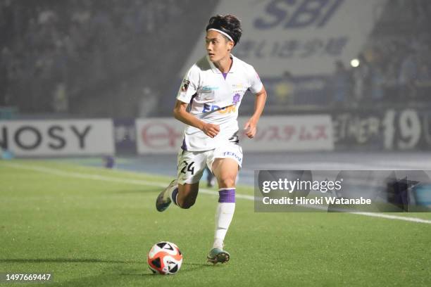 Shunki Higashi of Sanfrecce Hiroshima in action during the J.LEAGUE Meiji Yasuda J1 17th Sec. Match between Kawasaki Frontale and Sanfrecce Hiroshima...