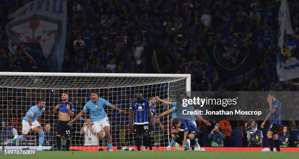 Danilo D'Ambrosio, Romelu Lukaku, Henrikh Mkhitaryan, Nicolo Barella and Francesco Acerbi of FC Internazionale react as Kyle Walker, Rodri, Ilkay...