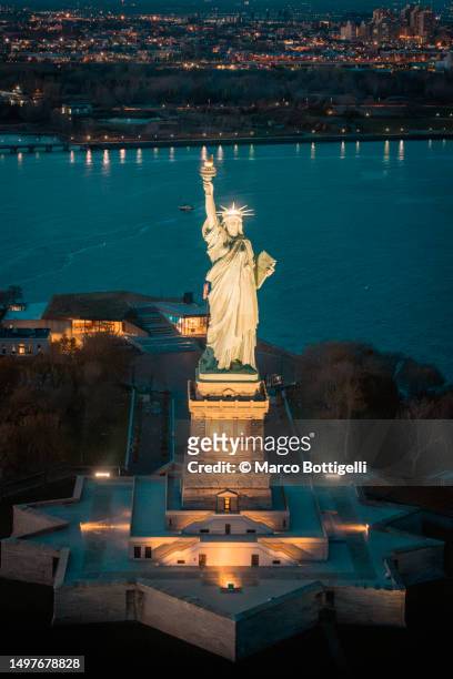 aerial view of the statue of liberty, new york city - new york harbour stock pictures, royalty-free photos & images