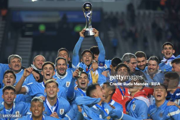 Players of Uruguay celebrates with the champion trophy during the FIFA U-20 World Cup Argentina 2023 Final match between Italy and Uruguay at Estadio...