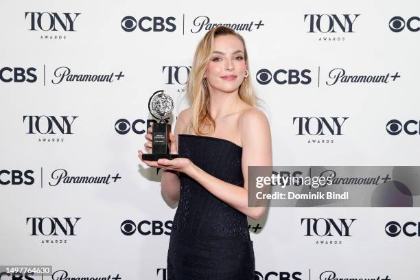 Jodie Comer, winner of the award for Best Performance by a Leading Actress in a Play for "Prima Facie," poses in the press room during The 76th...