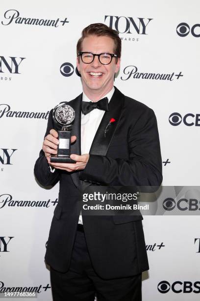 Sean Hayes, winner of the award for Best Performance by a Leading Actor in a Play for "Good Night, Oscar," poses in the press room during The 76th...