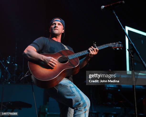 Andrew Ripp Pics Desert Diamond Arena Photos and Premium High Res Pictures - Getty Images