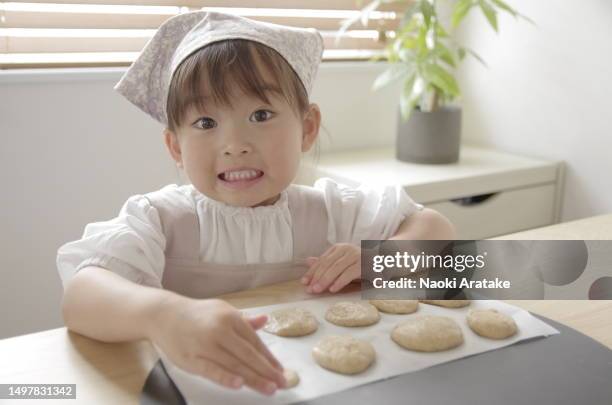 girl making cookies - 美食 stock pictures, royalty-free photos & images