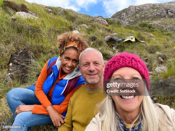 taking a selfie on the mountain side - person smiling stock pictures, royalty-free photos & images