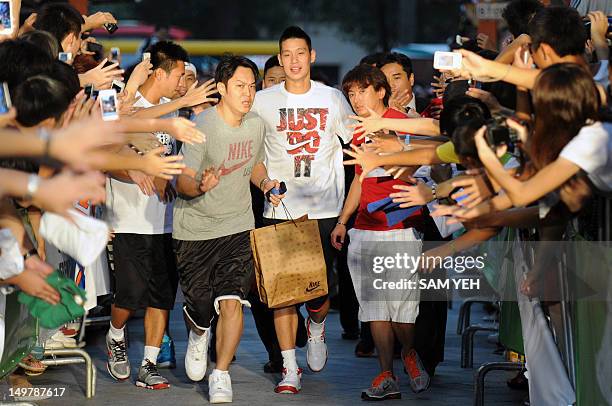 Jeremy Lin Fans 2,047 Fan Lin Stock Photos, High-Res Pictures, and Images - Getty Images