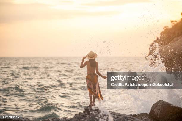 sea traveler - pattaya fotografías e imágenes de stock