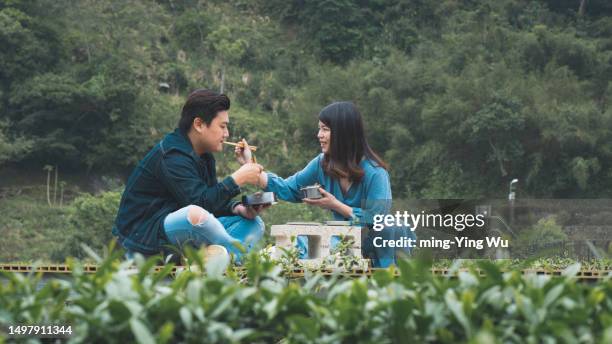 tea garden guided tour, and couple having lunch time in the tea garden - asian couple having hi tea stockfoto's en -beelden