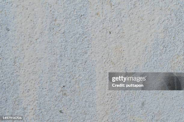 texture and background of creamy white old cement wall - cremefarbiger hintergrund stock-fotos und bilder