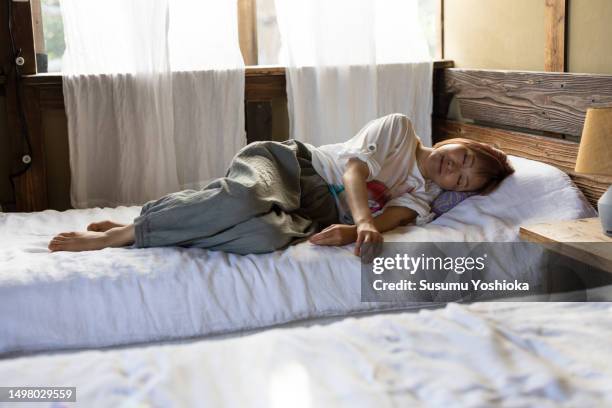 a woman staying at a resort inn on a southern island. - 鹿児島県 fotografías e imágenes de stock