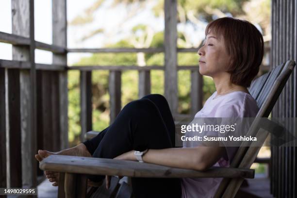 a woman staying at a resort inn on a southern island. - 鹿児島県 fotografías e imágenes de stock