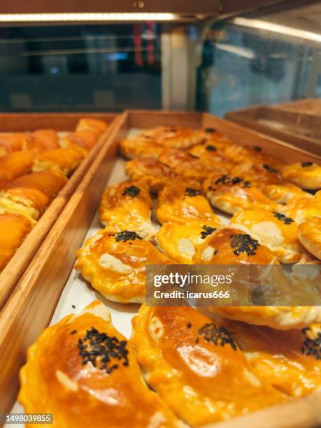 bread in the shop window - boulangerie vitrine stock pictures, royalty-free photos & images