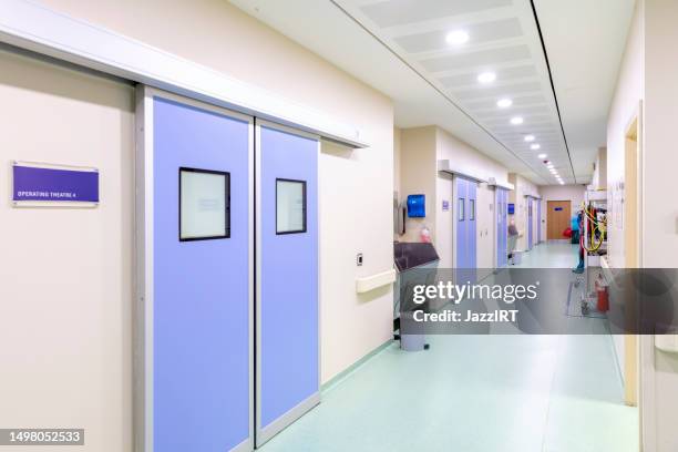 operating room corridor - er door stock pictures, royalty-free photos & images