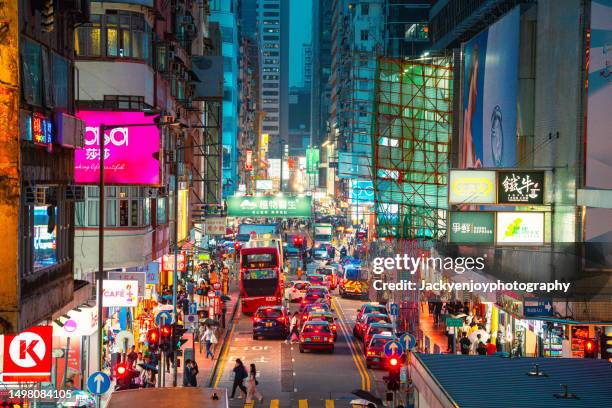 a vibrantly colored bustling cityscape with neon signs kowloon, hong kong china - kowloon 個照片及圖片檔