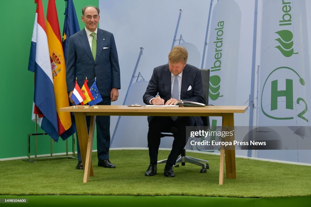Iberdrola Receives The King Of The Netherlands At Its Puertollano Green Hydrogen Plant