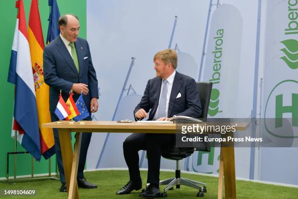 The King of the Netherlands, Willem-Alexander , signs the visitors' book at the Puertollano green hydrogen plant, on 13 June, 2023 in Puertollano,...