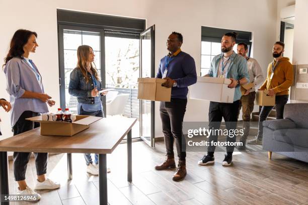 Que Box 1,254 Que Box Stock Photos, High-Res Pictures, and Images - Getty Images