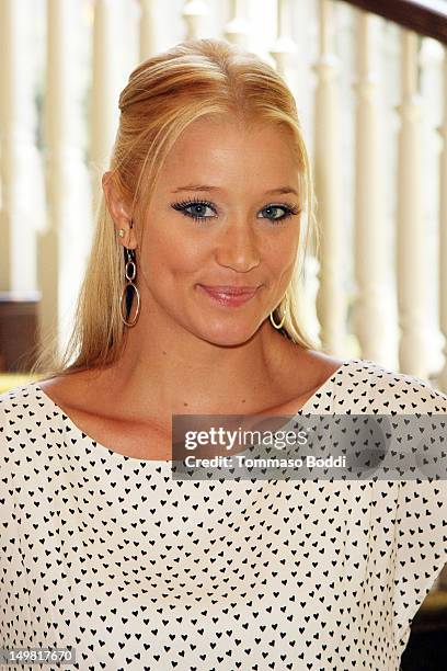 Holly Renton 138 White Woof Stock Photos, High-Res Pictures, and Images - Getty Images