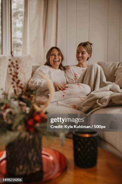 mom and daughter hanging out,edwardsburg,michigan,united states,usa - cosy family stock pictures, royalty-free photos & images