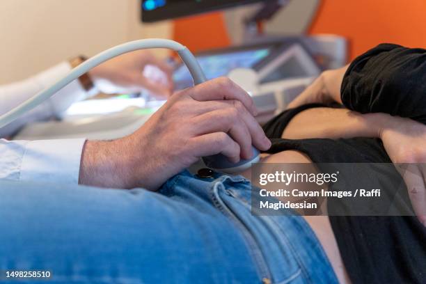 routine ultrasound, during pregnancy control - bewakingsapparatuur stockfoto's en -beelden