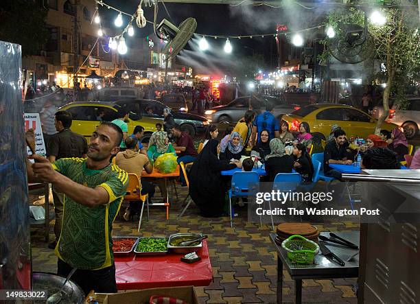 Karrada Karrada Baghdad Photos and Premium High Res Pictures - Getty Images