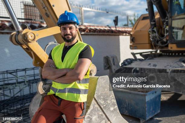 Man Using Backhoe 2,225 Arabic Construction Man Stock Photos, High-Res Pictures, and ...