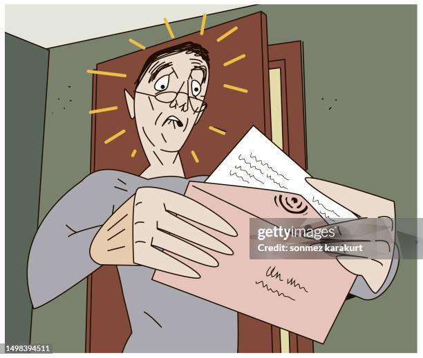ilustraciones, imágenes clip art, dibujos animados e iconos de stock de hombre preocupado que recibe notificación por carta - bailiffs
