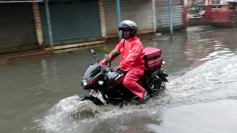 डिलीवरी बॉय बना डिप्टी कलेक्टर, दोस्तों की मदद और जिद ने बदल दी फूटी किस्मत 2 Delivery Boy