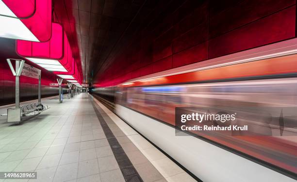 blurred motion of subway train at hafencity station hamburg - metro hamburg stock pictures, royalty-free photos & images