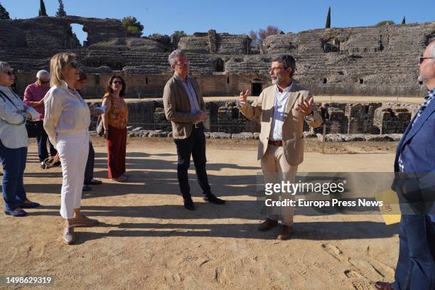 Visit of an international delegation to the archaeological site of Italica organized by the Civic Association of the South to promote its candidacy...