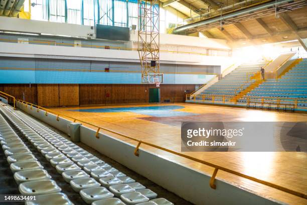 バスケットボールコート - スポーツ施設 ストックフォトと画像