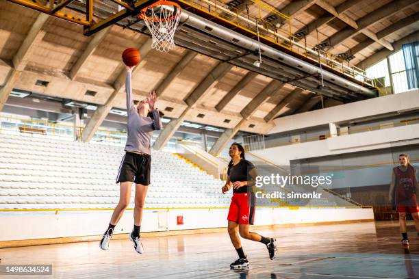 female players playing basketball - championship day three stock pictures, royalty-free photos & images