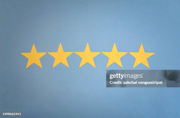 concept of excellence, gold stars, five stars, review, rating satisfaction concept - fünf gegenstände stock-fotos und bilder