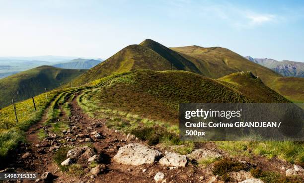 scenic view of landscape against sky - corinne paradis - fotografias e filmes do acervo