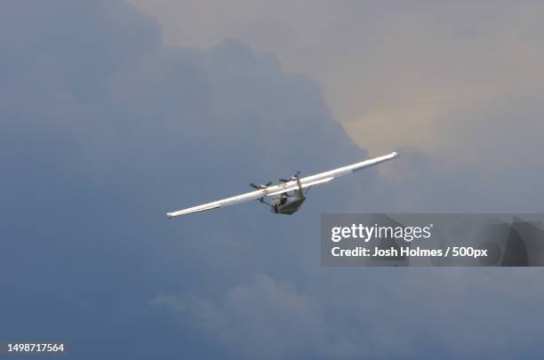 the airplane flying in the sky,spilsby,united kingdom,uk - high performance stock pictures, royalty-free photos & images