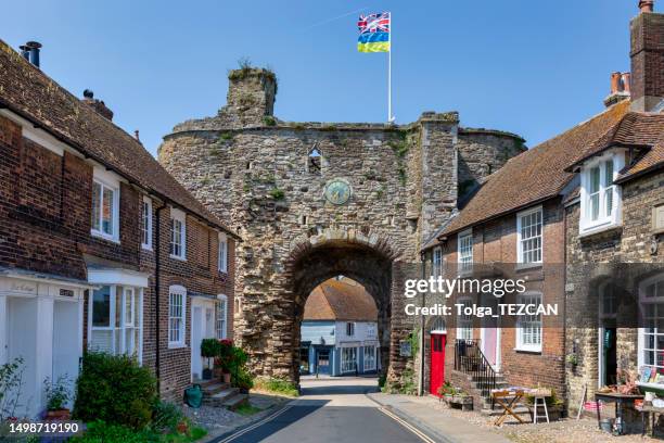 landgate in rye - rye sussex stock pictures, royalty-free photos & images