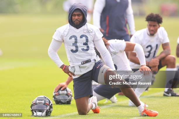 Jaylon Johnson of the Chicago Bears stretches during minicamp at Halas Hall on June 15, 2023 in Lake Forest, Illinois.