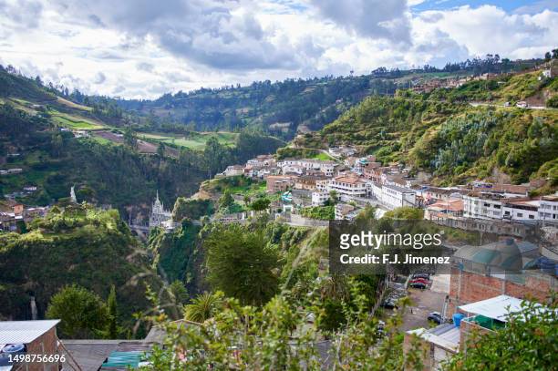 landscape with the town and sanctuary of las lajas, nariño, colombia - pasto photos et images de collection