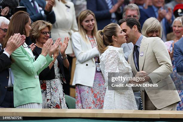 Roger Raker Girlfriend Switzerland's former tennis player Roger Federer kisses his wife ...