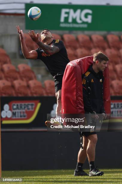 Chiefs Etene Nanai-Seturo catches the high ball during a media opportunity ahead of the Super Rugby Pacific semi final between the Chiefs and the...