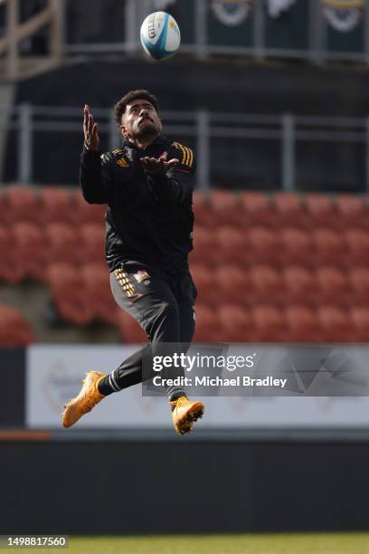 Chiefs Emoni Narawa catches the high ball during a media opportunity ahead of the Super Rugby Pacific semi final between the Chiefs and the Brumbies,...