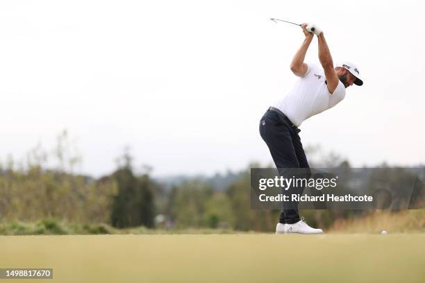 Dustin Johnson of the United States plays his shot from the fourth tee during the first round of the 123rd U.S. Open Championship at The Los Angeles...