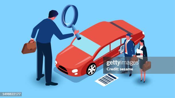 ilustraciones, imágenes clip art, dibujos animados e iconos de stock de negocio de automóviles, ventas y revisión de automóviles, seguros y agencia de automóviles, empresario isométrico con una lupa para verificar automóviles, seguros y contratos - accidente de automóvil
