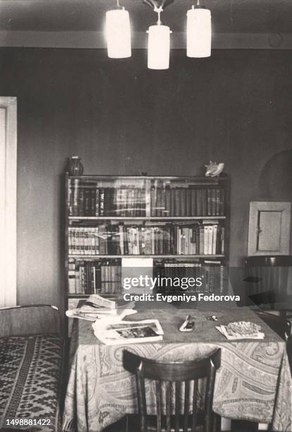 antique photograph of a soviet room with a table and a wardrobe in black and white - ambiance bureau stockfoto's en -beelden